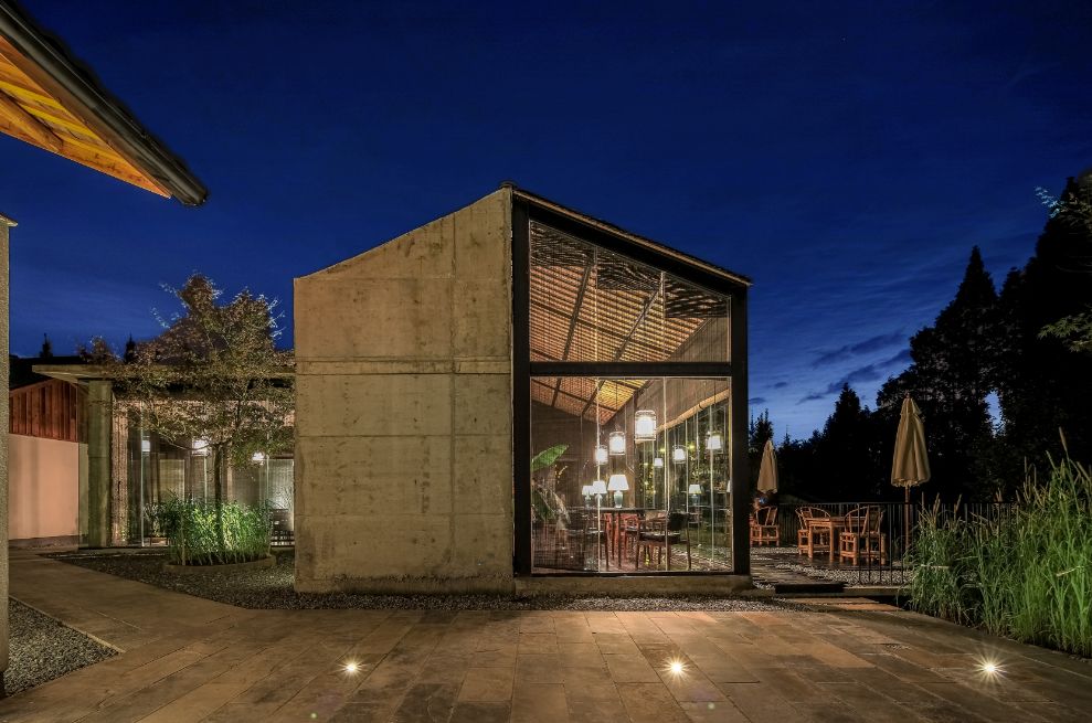 路之青城，在應(yīng)該努力的年紀(jì)留下精彩的痕跡！