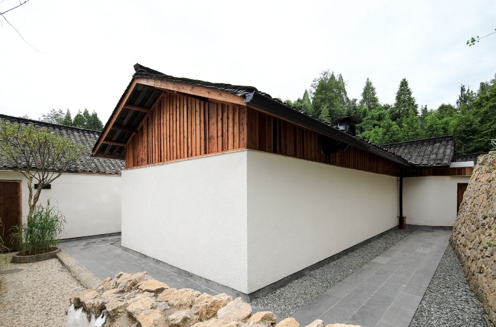 路之青城，在應(yīng)該努力的年紀(jì)留下精彩的痕跡！