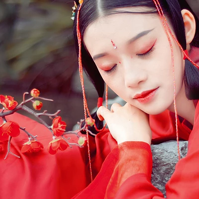 紅梅紅衣女生頭像，唯美古風(fēng)真人頭像