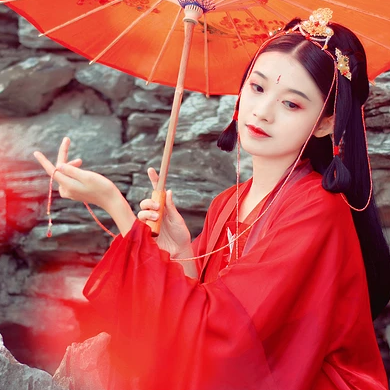 紅梅紅衣女生頭像，唯美古風(fēng)真人頭像