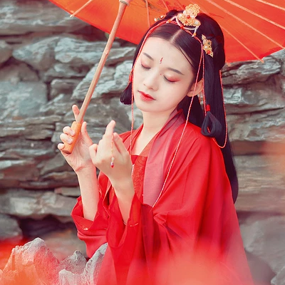 紅梅紅衣女生頭像，唯美古風(fēng)真人頭像