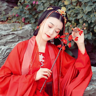 紅梅紅衣女生頭像，唯美古風(fēng)真人頭像