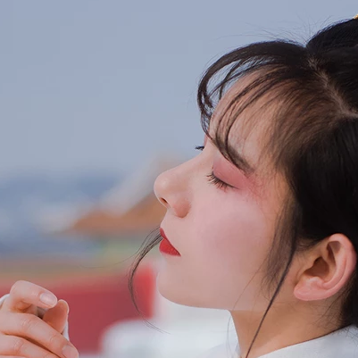 白衣白雪帶傘女生頭像，唯美古風(fēng)真人頭像