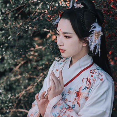 典雅帶團(tuán)扇女生頭像，唯美古風(fēng)真人頭像