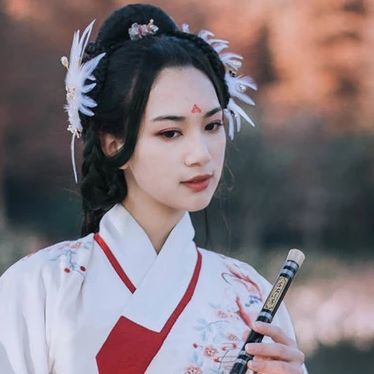 典雅帶團(tuán)扇女生頭像，唯美古風(fēng)真人頭像