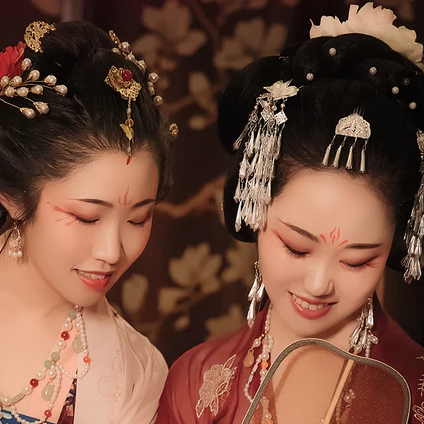 親密帶團(tuán)扇閨蜜頭像，唯美古風(fēng)真人頭像