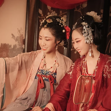 親密帶團(tuán)扇閨蜜頭像，唯美古風(fēng)真人頭像