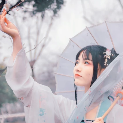 翩翩仙舞帶傘女生頭像，唯美古風(fēng)真人頭像