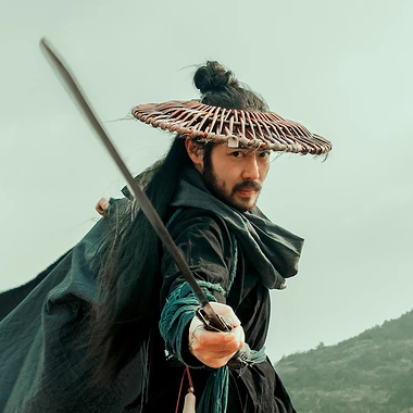 江湖英雄帶兵器男生頭像，唯美古風(fēng)真人頭像