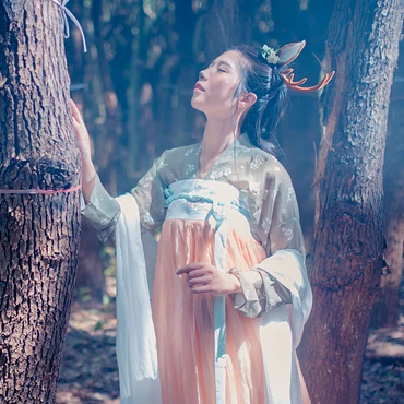 麋鹿精靈女生頭像，唯美古風真人頭像