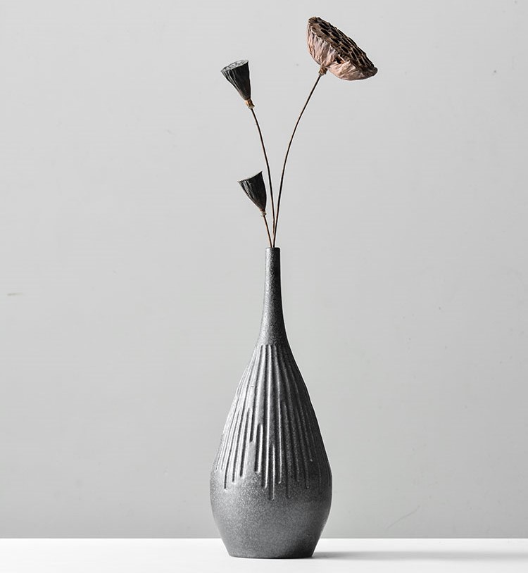 復(fù)古粗陶插花藝術(shù)：禪意曜黑簡約插花