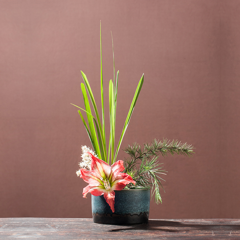 詩(shī)意山水插花藝術(shù)：手工陶瓷花器中式插花