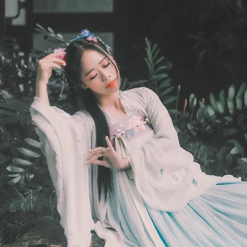 清新淡雅帶傘女生頭像，唯美古風(fēng)真人頭像