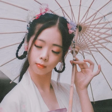 清新淡雅帶傘女生頭像，唯美古風(fēng)真人頭像
