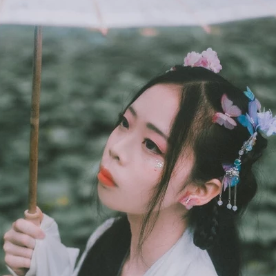 清新淡雅帶傘女生頭像，唯美古風(fēng)真人頭像