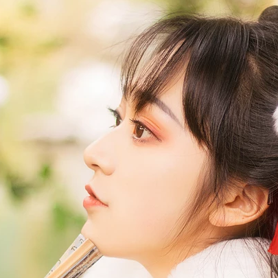 俏皮可愛帶折扇女生頭像，唯美古風(fēng)真人頭像