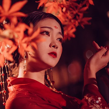 朱紅嬌艷女生頭像，唯美古風(fēng)真人頭像