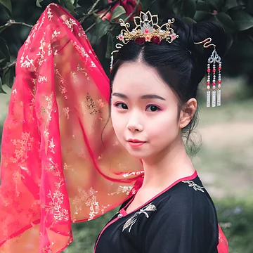 山茶花帶折扇女生頭像，唯美古風(fēng)真人頭像