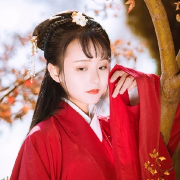 楓葉紅衣女生頭像，唯美古風(fēng)真人頭像