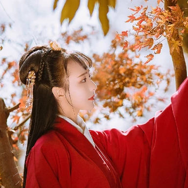 楓葉紅衣女生頭像，唯美古風(fēng)真人頭像