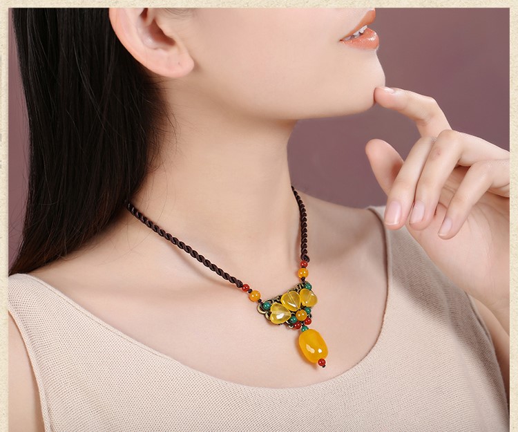 黃色古風(fēng)鎖骨鏈，氣質(zhì)復(fù)古項鏈?zhǔn)罪? src="/wenxue/d/file/bigpic/190404/04/13-1P224160508.jpg" / data-U7u1="aMBoyd"><br / data-bpkQ="5hctog">
	<img alt=