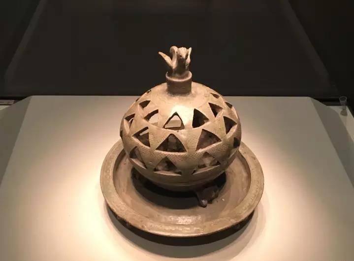 六朝青瓷：中國陶瓷史，一部青瓷史!