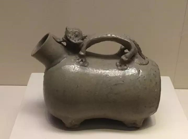 六朝青瓷：中國陶瓷史，一部青瓷史!