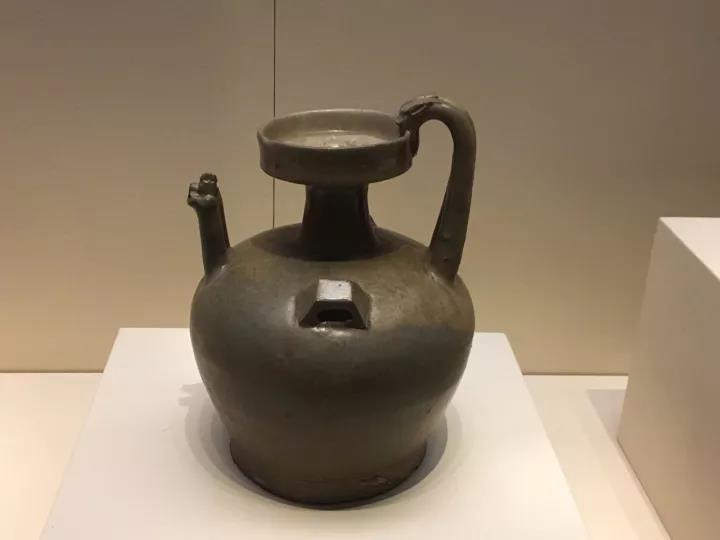 六朝青瓷：中國陶瓷史，一部青瓷史!