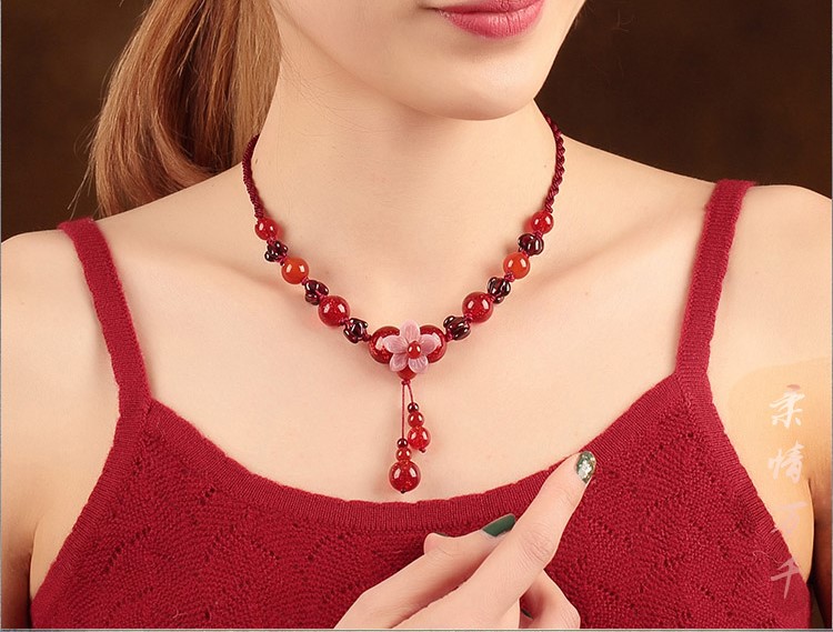 柔情紅色鎖骨鏈，民族風(fēng)紅珠項(xiàng)鏈?zhǔn)罪? src="/wenxue/d/file/bigpic/190404/04/13-1P225113104.jpg" / data-OIrz="5Aqrch"><br / data-fcPs="VgWfWo">
	<img alt=