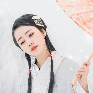 白衣素雪帶傘女生頭像，唯美古風(fēng)真人頭像