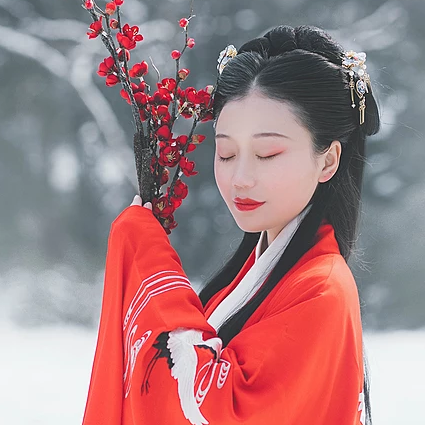 紅梅白雪彈琴女生頭像，唯美古風(fēng)真人頭像