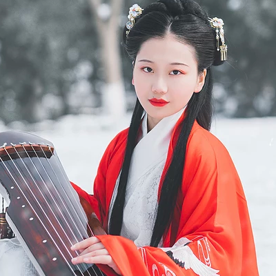 紅梅白雪彈琴女生頭像，唯美古風(fēng)真人頭像
