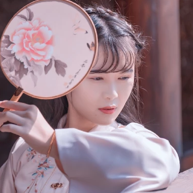 油紙傘下清新文藝女生頭像，唯美古風(fēng)真人頭像