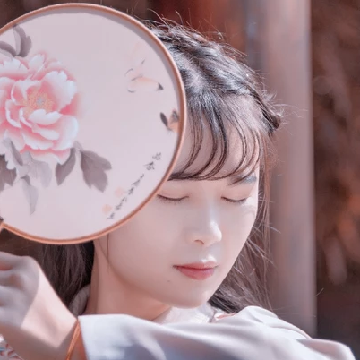 油紙傘下清新文藝女生頭像，唯美古風(fēng)真人頭像