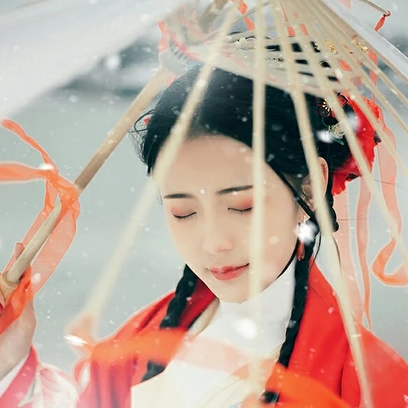 冷艷紅衣白雪女生頭像，唯美古風(fēng)真人頭像