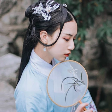 古典藍(lán)衣帶團(tuán)扇女生頭像，唯美古風(fēng)真人頭像