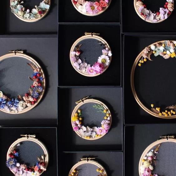 手工刺繡藝術：Olga Prinku 鮮花刺繡