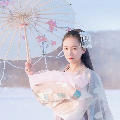 翩翩起舞帶傘女生頭像，唯美古風(fēng)真人頭像