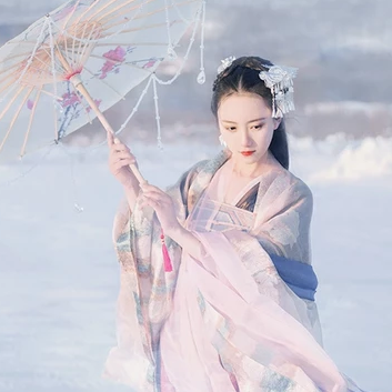 翩翩起舞帶傘女生頭像，唯美古風(fēng)真人頭像