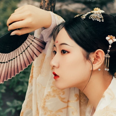 花溪佳人帶團(tuán)扇女生頭像，唯美古風(fēng)真人頭像