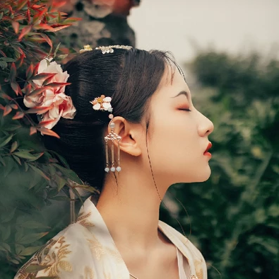 花溪佳人帶團(tuán)扇女生頭像，唯美古風(fēng)真人頭像