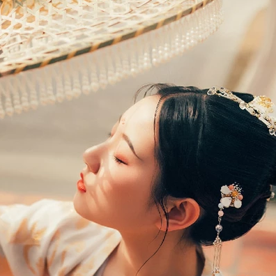 花溪佳人帶團(tuán)扇女生頭像，唯美古風(fēng)真人頭像