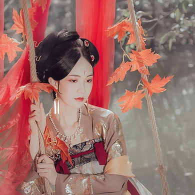 秋千仕女帶團(tuán)扇女生頭像，唯美古風(fēng)真人頭像