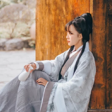 白衣清新復(fù)古女生頭像，唯美古風(fēng)真人頭像