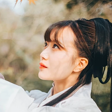 白衣清新復(fù)古女生頭像，唯美古風(fēng)真人頭像