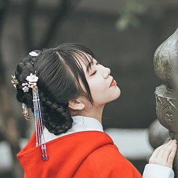 清新文藝紅披風(fēng)女生頭像，唯美古風(fēng)真人頭像