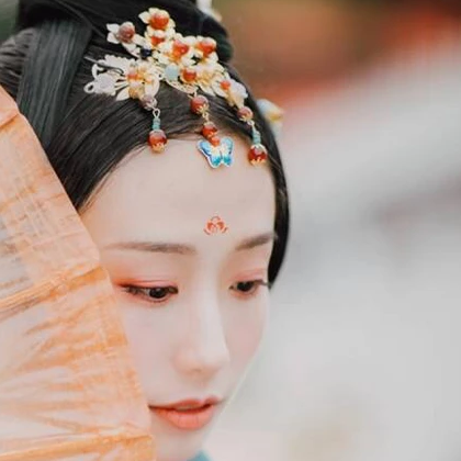 紅妝典雅帶傘團扇女生頭像，唯美古風(fēng)真人頭像