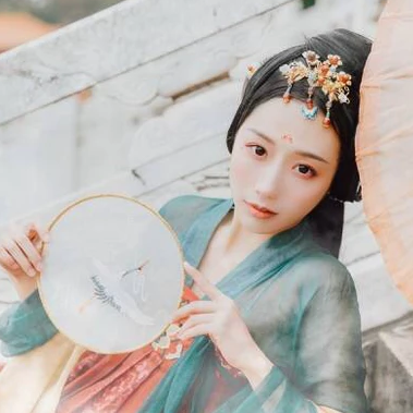 紅妝典雅帶傘團扇女生頭像，唯美古風(fēng)真人頭像