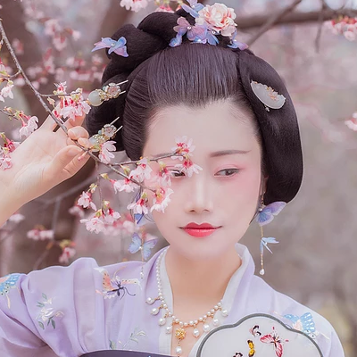 櫻花樹下粉色佳人女生頭像，唯美古風(fēng)真人頭像