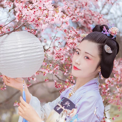 櫻花樹下粉色佳人女生頭像，唯美古風(fēng)真人頭像